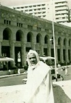 Hajjī Abduragmaan da Costa in Mecca during 1976.jpg